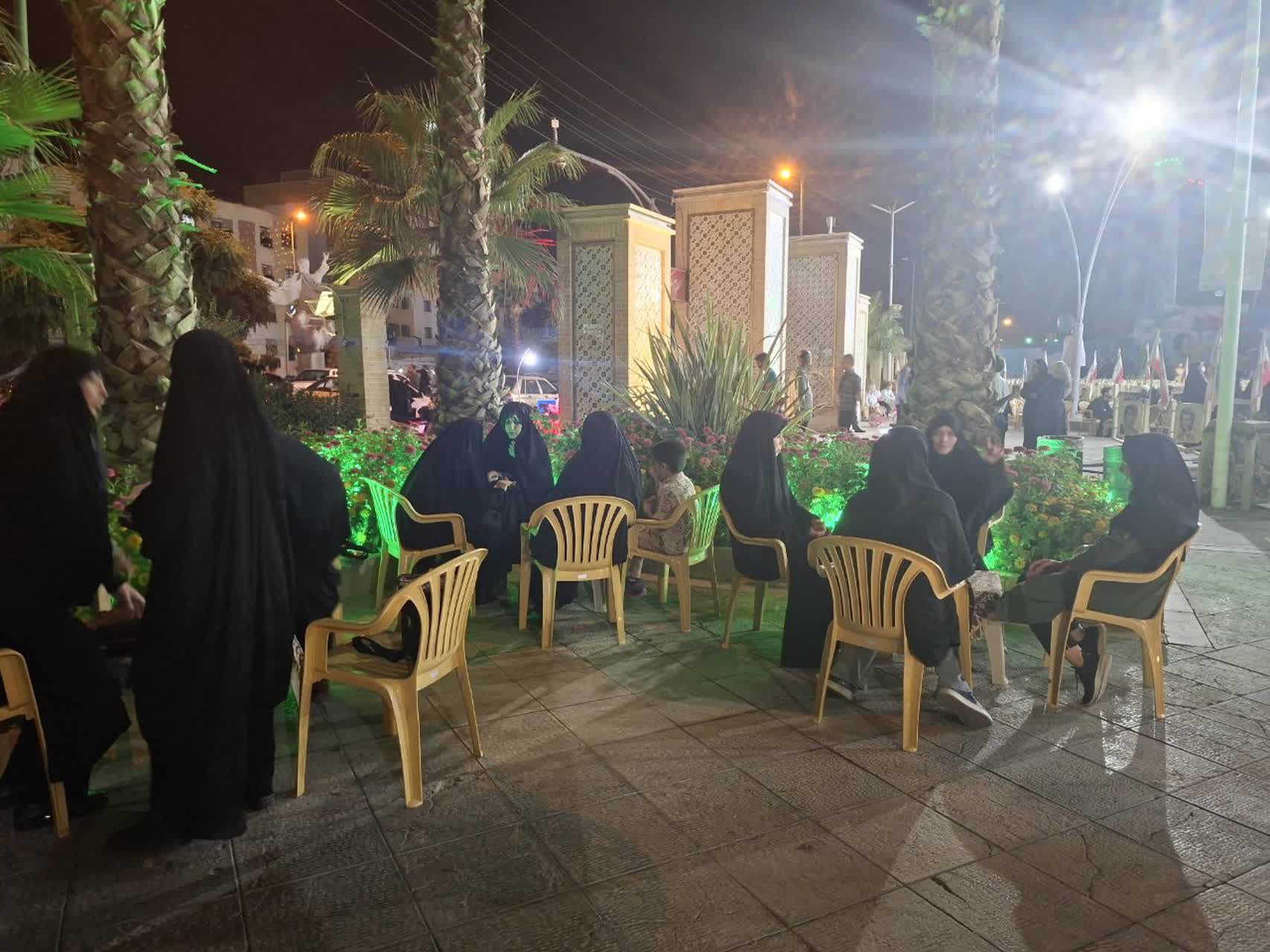 گفتگو در پاتوق گلستان شهدای اصفهان
